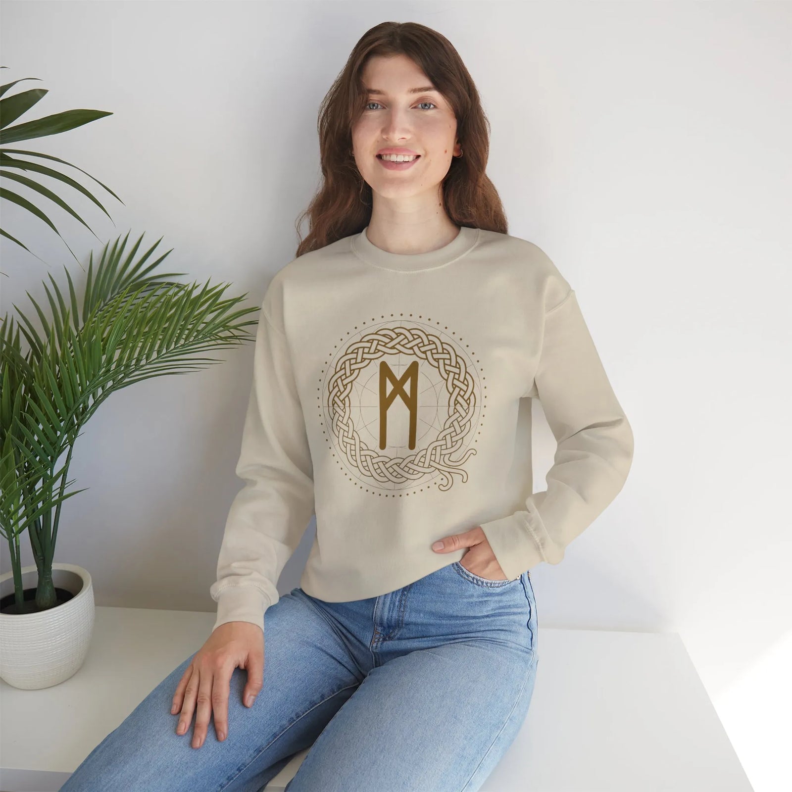 Mannaz Rune Celtic Knot Sweatshirt - Classic Fit Heavy Blend Crewneck - Unisex White